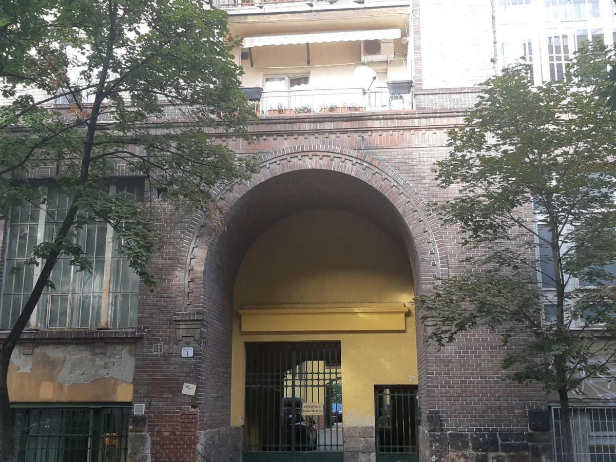 2 Bedroom Apartment Near Heroes Square — Photos 3